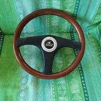 volante in radica di noce della Isotta racing