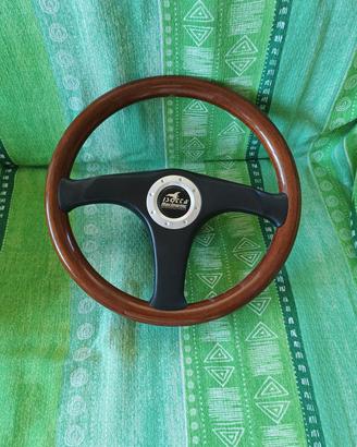 volante in radica di noce della Isotta racing