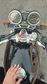 Yamaha ybr 250 naked colore Nero e grigio