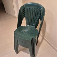 Sedie verdi (x 6) in plastica più tavolinetto