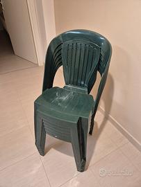 Sedie verdi (x 6) in plastica più tavolinetto