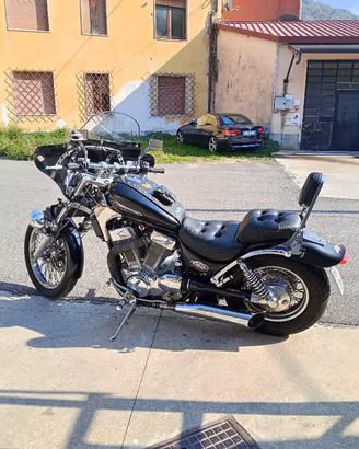 SUZUKI 1400 INTRUDER (anno  1996 )