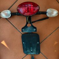 fanale posteriore con frecce e portatarga