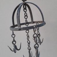 Graffio per pozzo in ferro battuto