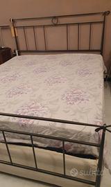 Struttura letto in ferro battuto