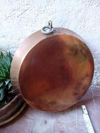Pentola antica in rame