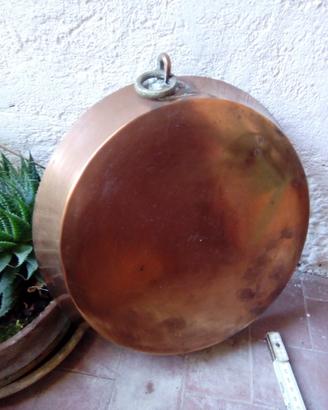Pentola antica in rame