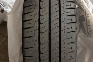 Pneumatici estivi e invernali 215/60R17