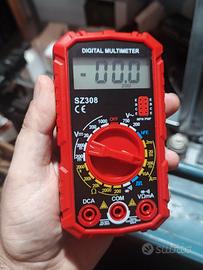 Multimetro digitale con ampio display