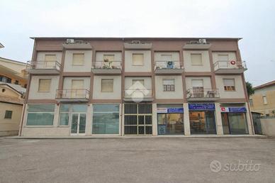 3 LOCALI A GIULIANOVA