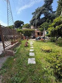 CASA SEMINDIPENDENTE A GENOVA