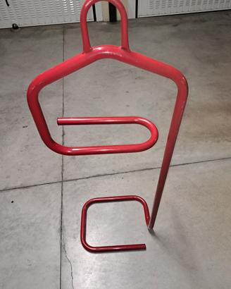 Servo muto Porta abititi Appendino