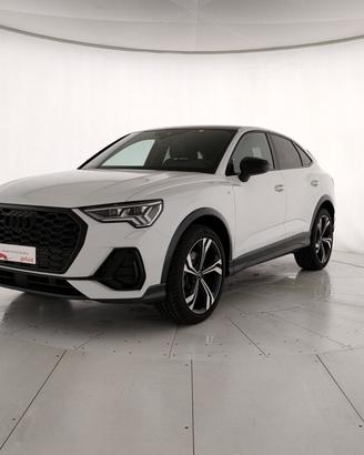 Audi Q3 Sportback 40 2.0 tfsi Identity Black quatt