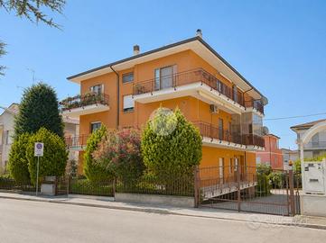 3 LOCALI A CIVITANOVA MARCHE
