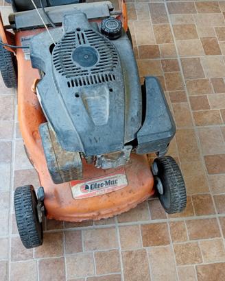 Tosaerba Oleo Mac con motore a scoppio 
