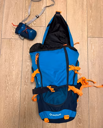 Zaino trekking Quechua 40L e porta borraccia