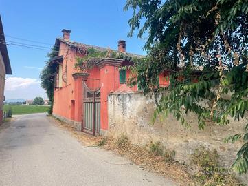 CASA SEMINDIPENDENTE A CAVOUR