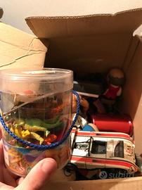 Confezione di giocattoli vari