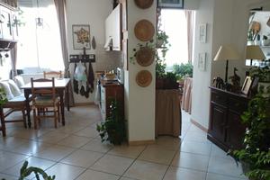 Elegante Oasi di Luce e Spazio al Quarto Piano - P