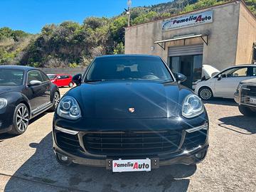 Porsche Cayenne 3.0 Diesel Platinum Edition - 2018