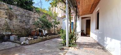 Casa campidanese con giardino