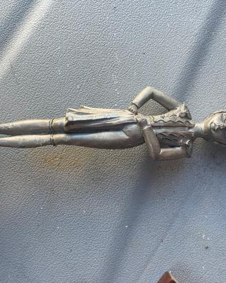 Statuetta vintage in peltro e metallo argentato