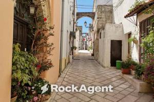 Casa indipendente di 190 m² con più di 5 locali a 