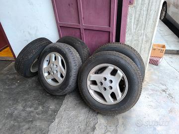 Gomme Termiche Invernali 215 70 16 Hankook
