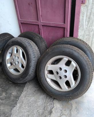 Gomme Termiche Invernali 215 70 16 Hankook