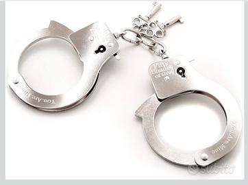Manette e frustino per coppia BDSM