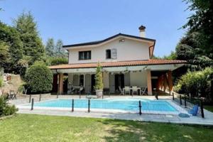 Villa di 500 m² con più di 5 locali e box auto dop