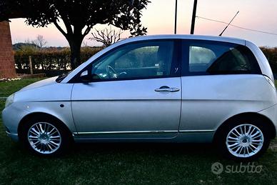 Lancia y 1.200 benzina