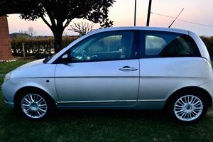 Lancia y 1.200 benzina