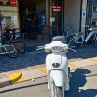 Aprilia Scarabeo 50 2t bianco (151)