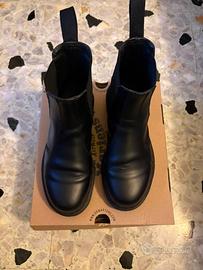 dr martens chelsea 2976 mono black