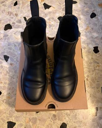 dr martens chelsea 2976 mono black