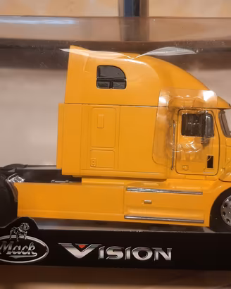modellini camion 1:32 nuovi sigillati 