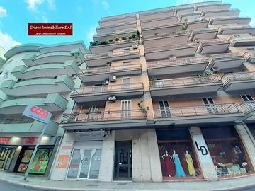 Via C.Battisti ad.Via O.Flacco ampio quadrilocale