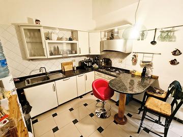 Cucina angolare completa di elettrodomestici