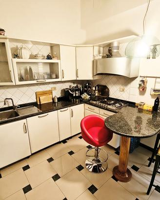 Cucina angolare completa di elettrodomestici