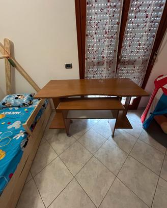 Scrivania da lavoro - postazione computer