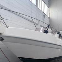 imbarcazione walkaround cap27