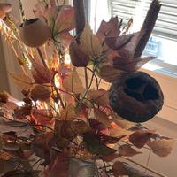 Foglie di quercia con ghiande e acero finti