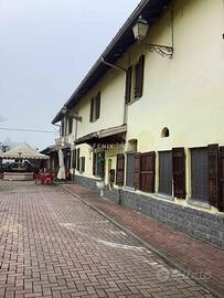 Cascina in via Noverasco 17, Opera