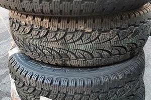 4 gomme invernali nuove 215 75 16 Pirelli