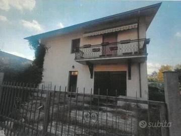 Immobile in asta di 221 m² con 3 locali e box auto
