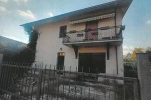 Immobile in asta di 221 m² con 3 locali e box auto