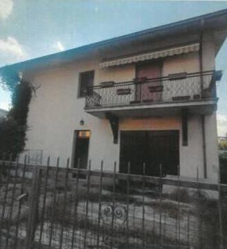 Immobile in asta di 221 m² con 3 locali e box auto