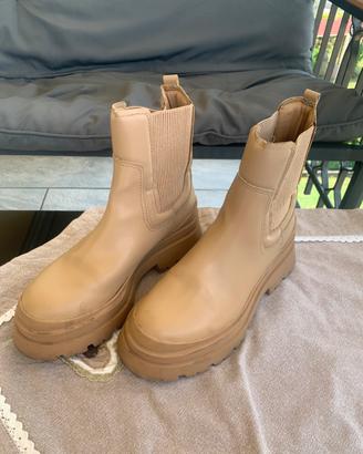 Stivaletto Stradivarius