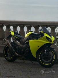 Yamaha R1 Big Bang 2011